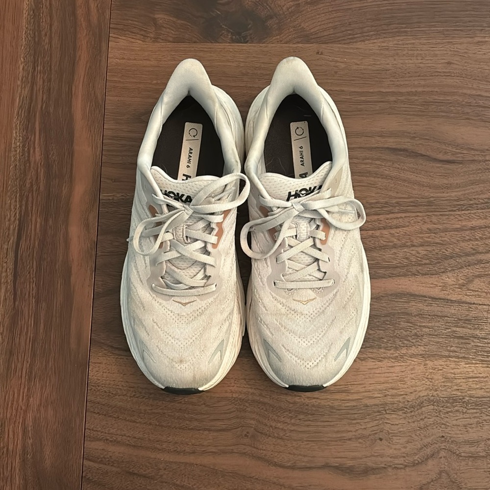 Hoka Arahi 6